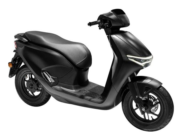 PSD vista lateral de la motocicleta eléctrica negra