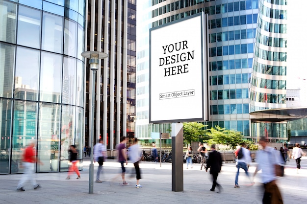 Vista de una maqueta de publicidad al aire libre