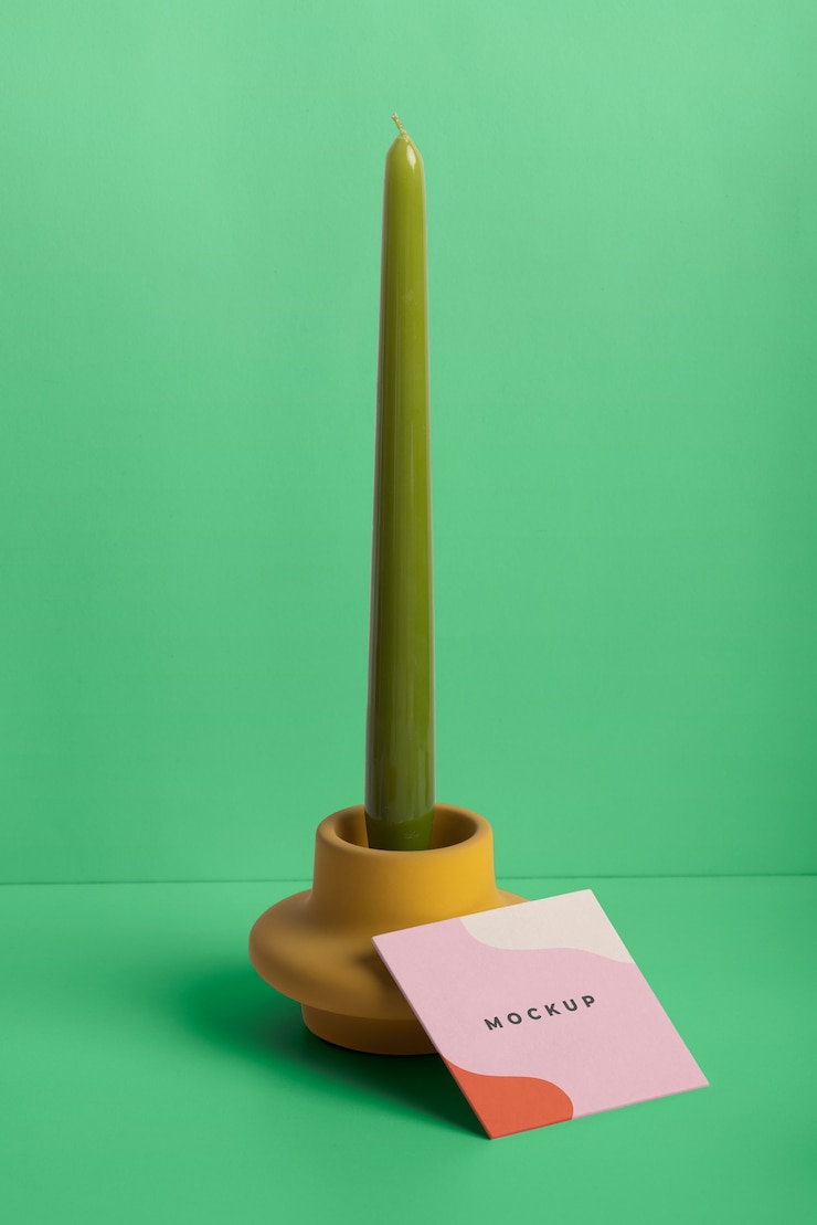 PSD vista del palo de vela de cera con etiqueta de papel o diseño de maqueta de tarjeta
