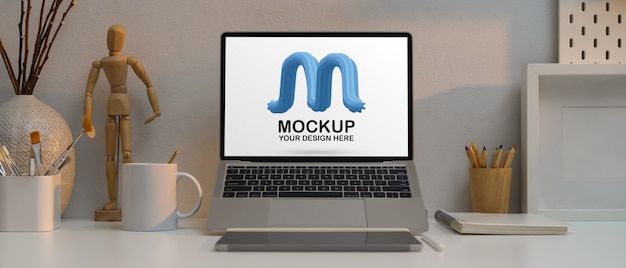 Vista ravvicinata del graphic designer home office desk