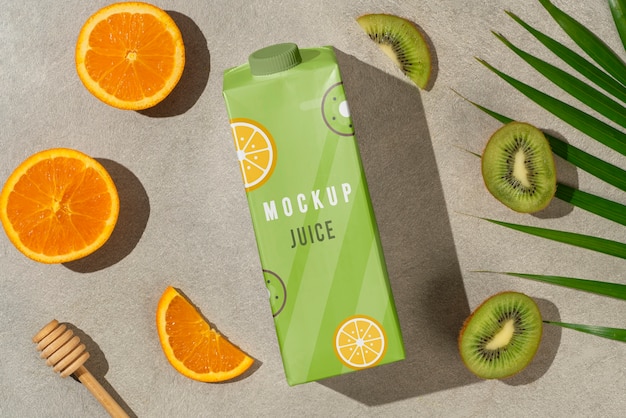 Vista superior deliciosa caixa de suco e kiwi