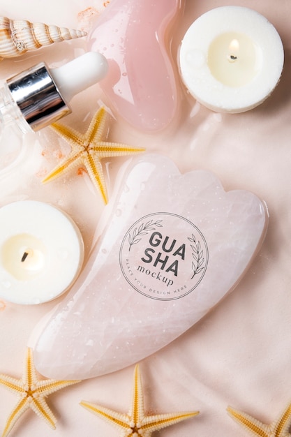 Vista superior gua sha y velas