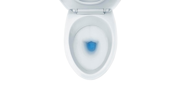 PSD vista superior de la taza de inodoro con detergente azul en su fondo transparente
