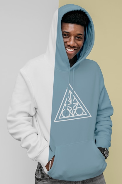 Vorderansicht des Smiley-Mannes im Kapuzenpulli