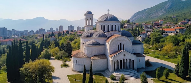 Vue aérienne d'une église dans un cadre pittoresque