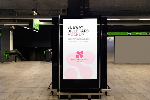 Vue de l'affiche dans une station de métro publique