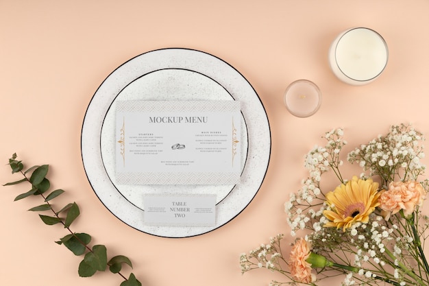 Vue de dessus sur la maquette du menu de mariage