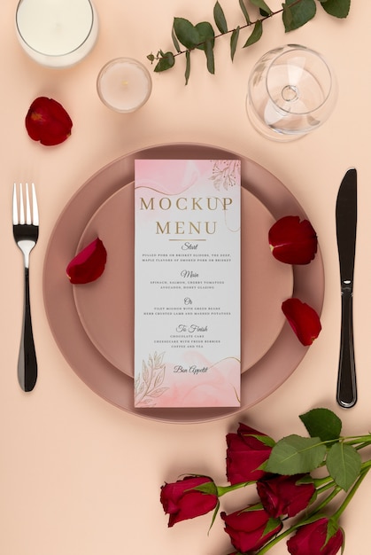 Vue de dessus sur la maquette du menu de mariage