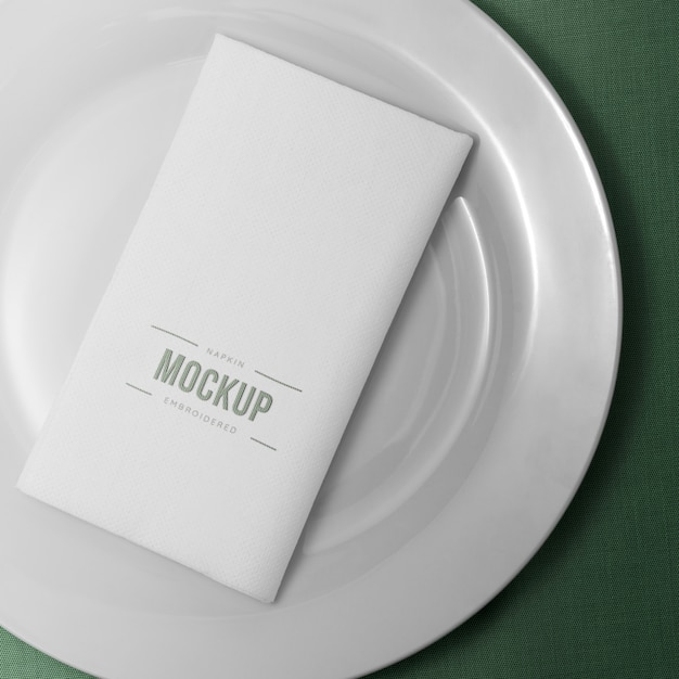 Vue de dessus serviette sur assiette