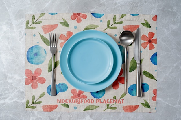 PSD vue de la disposition de la table avec maquette de napperon