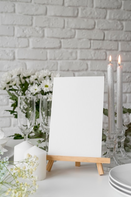 Vue De Face De La Disposition De La Table Avec Maquette De Menu De Printemps