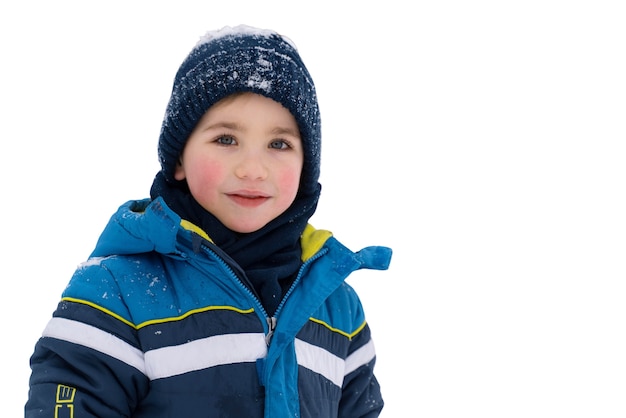 Vue de face enfant souriant à l'extérieur