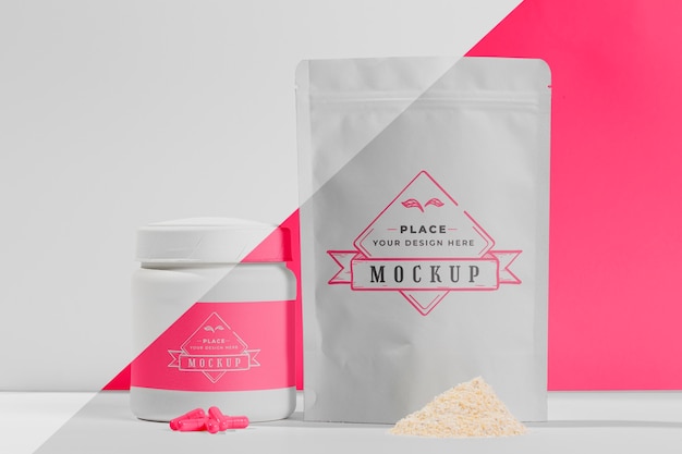 Vue de face pilules et poudre de protéines blanches