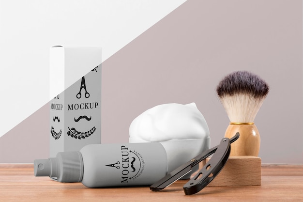 PSD vue de face des produits de salon de coiffure avec rasoir et brosse