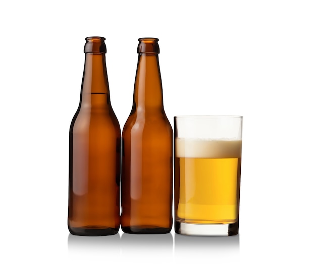 Vue rapprochée de la bière isolée