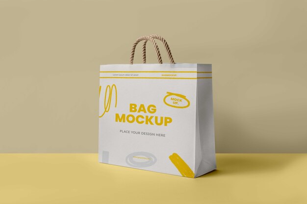 Vue rapprochée d'une maquette de sac à courses avec un style griffonné