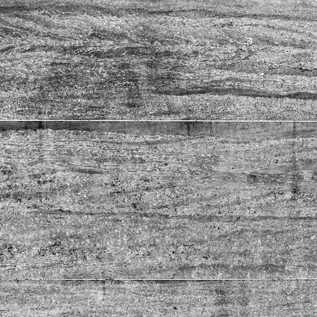 Vue rapprochée d'un mur de pierre texturé avec des panneaux horizontaux en couches
