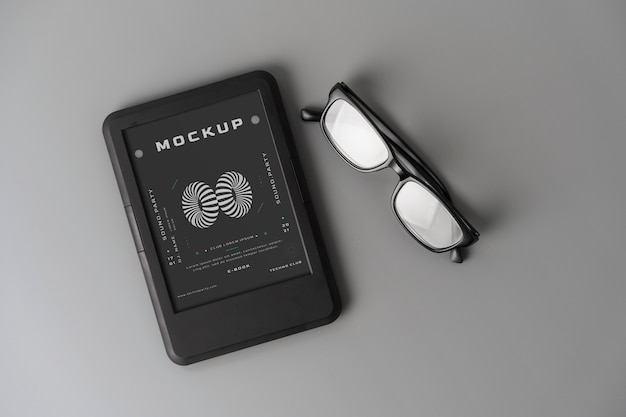 Vue supérieure sur le modèle de livre électronique