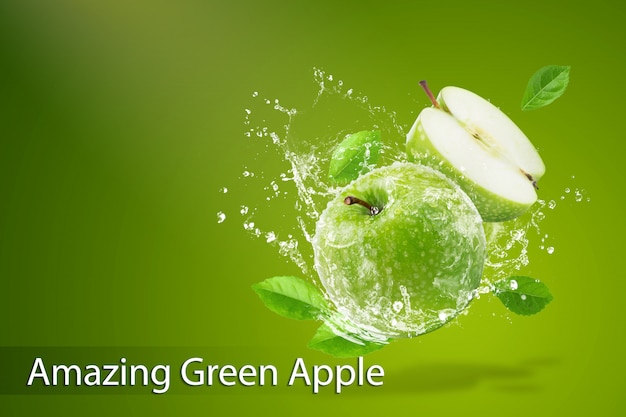 Wasserspritzen auf frischem grünem Apfel auf grünem Hintergrund