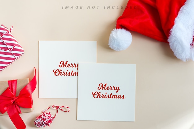 Weihnachts-Glückwunsch-Modellkarten mit dem roten Hut des Weihnachtsmanns
