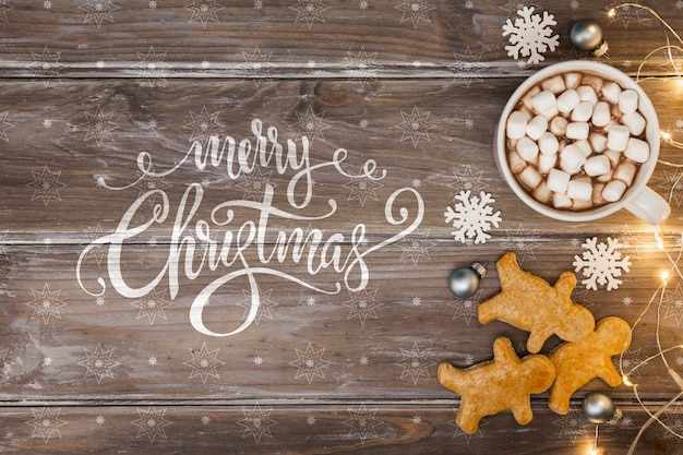 Weihnachtssnack auf Holztisch