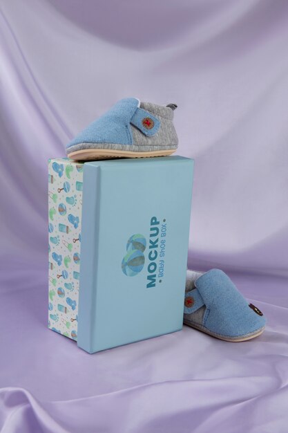 PSD zapatitos de bebe azul con caja