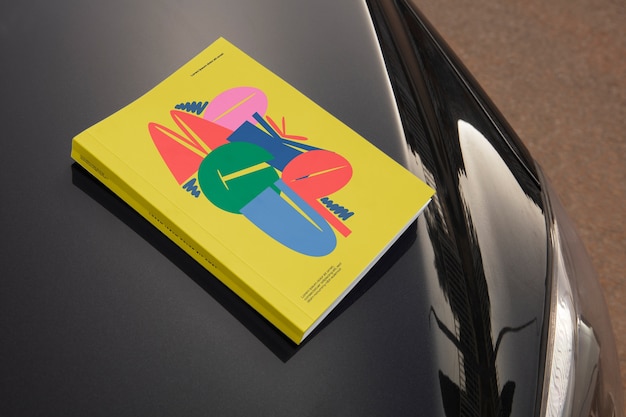 Zeitschrift über Auto-Mockup