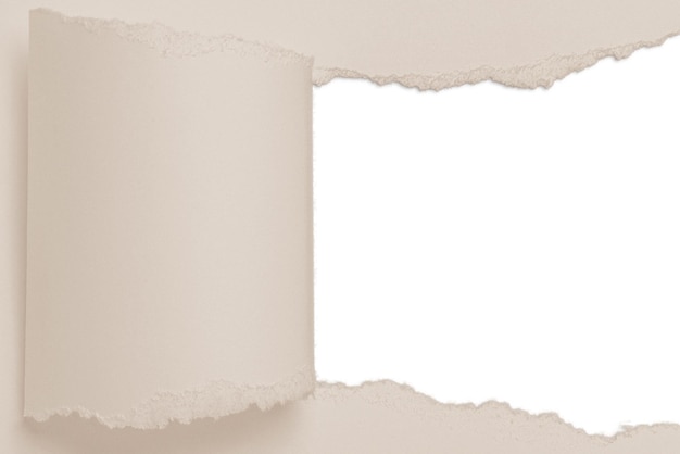 Zerrissenes beige Papier Nude Kontrast isoliert