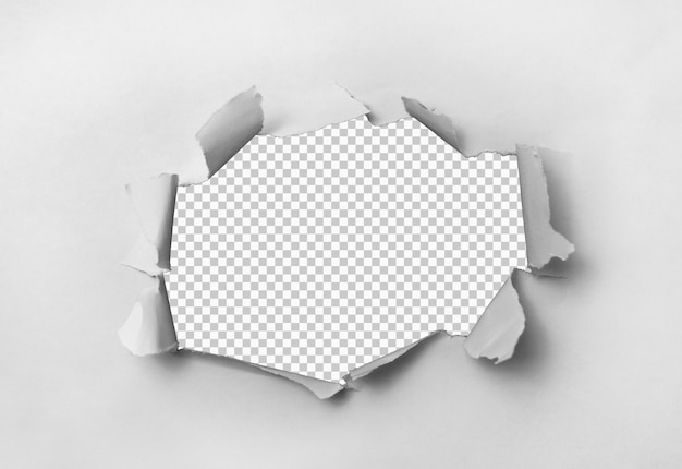 Zerrissenes Papier auf weißem Hintergrund