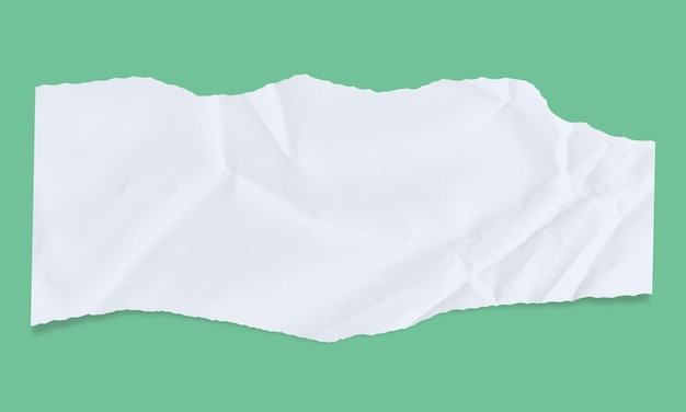Zerrissenes weißes Papier gegen einen grünen Hintergrund
