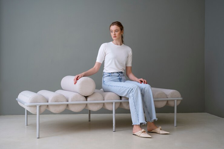 Ücretsiz Fotoğraf beautiful woman wearing minimalist shirt