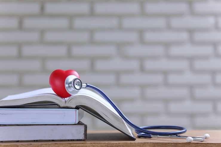 Ücretsiz Fotoğraf books and  stethoscope