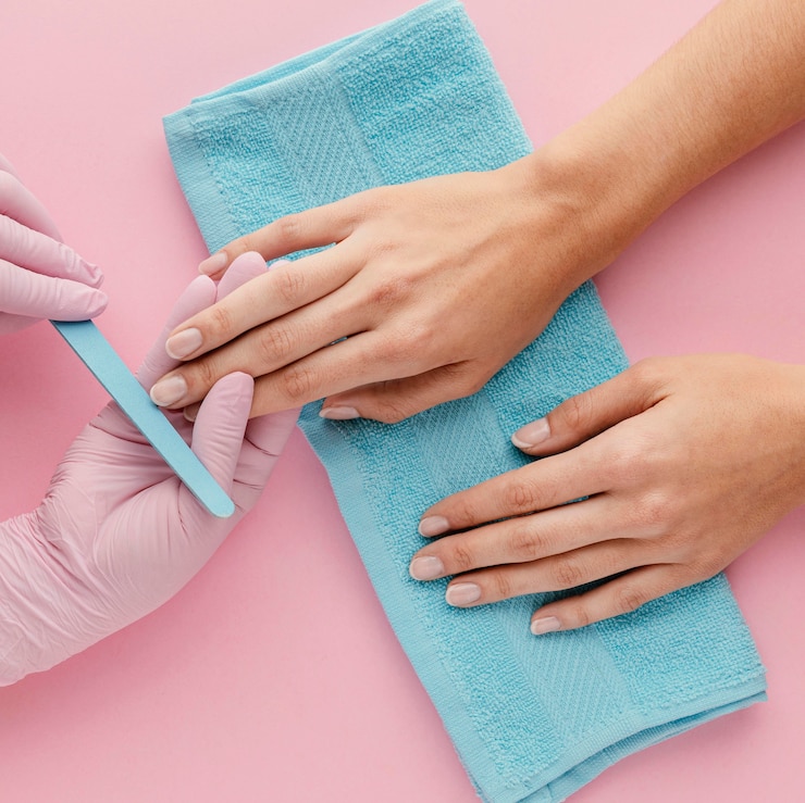 Ücretsiz Fotoğraf close-up manicurist wearing gloves