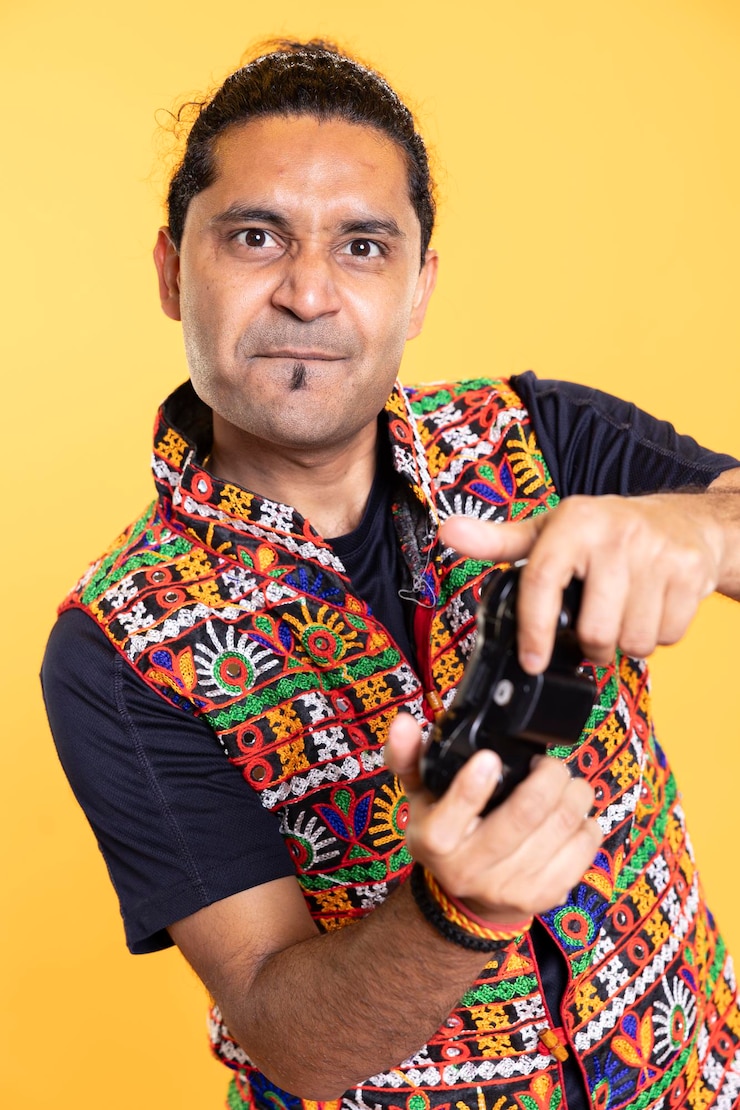 Ücretsiz Fotoğraf devoted gamer pressing gamepad buttons feeling determined to beat enemies
