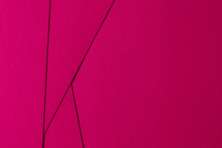 Ücretsiz Fotoğraf dokulu karton ile pembe geometrik kompozisyonun soyut arka planı