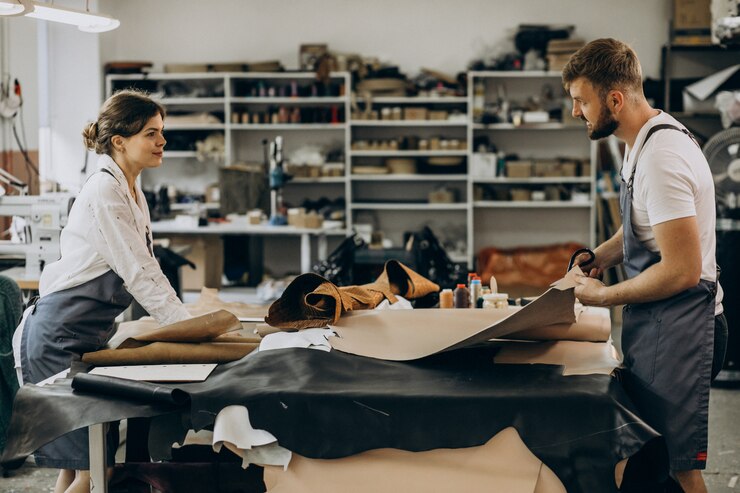 Ücretsiz Fotoğraf family tailors having leather industry
