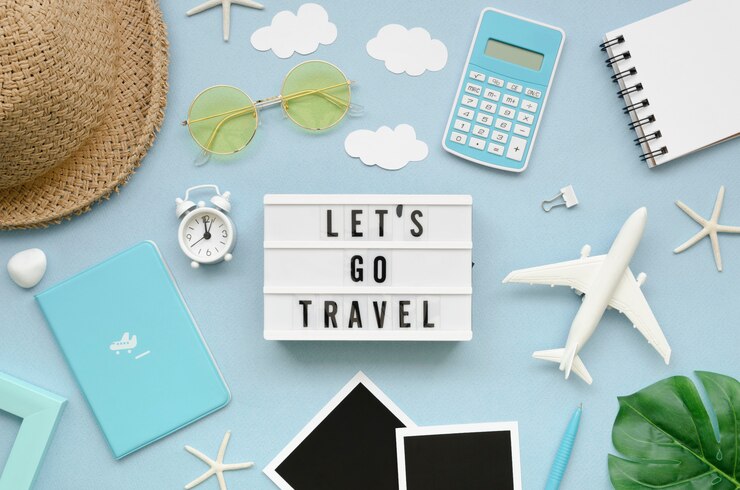 Ücretsiz Fotoğraf flat lay traveler tools on table