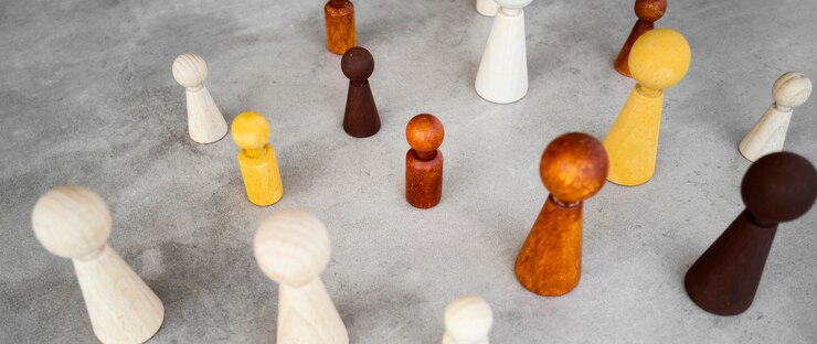 Ücretsiz Fotoğraf high angle chess pieces collection