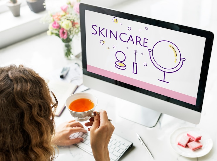 Ücretsiz Fotoğraf illustration of beauty cosmetics makeover skincare on computer