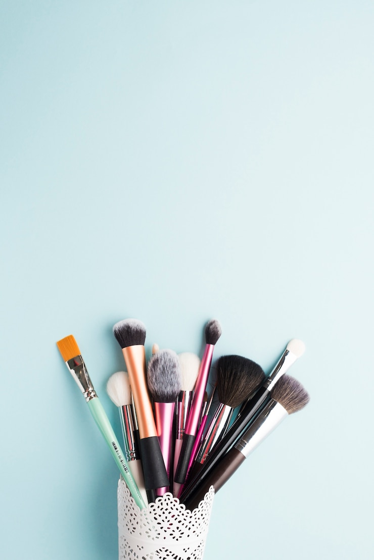 Ücretsiz Fotoğraf makeup brushes in package