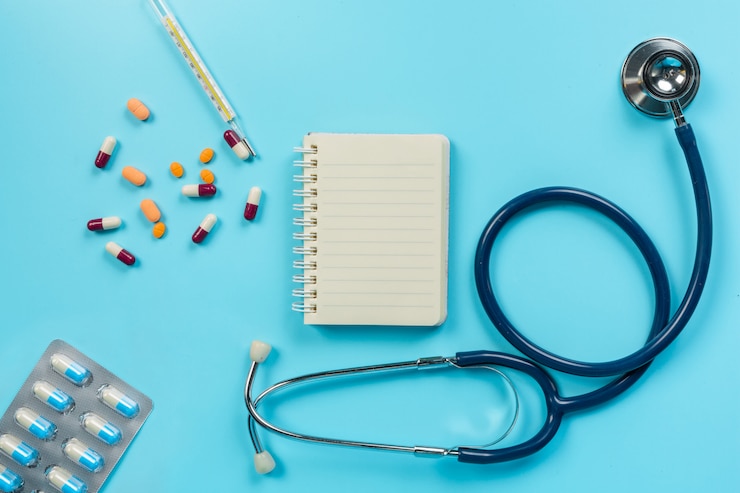 Ücretsiz Fotoğraf  of medicine, medical supplies placed with doctor tools on a blue  .