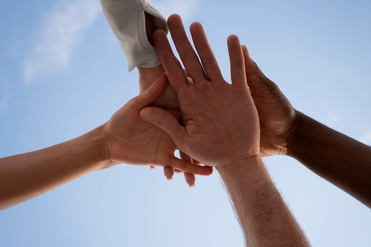 Ücretsiz Fotoğraf people high-fiving each other while training outdoors
