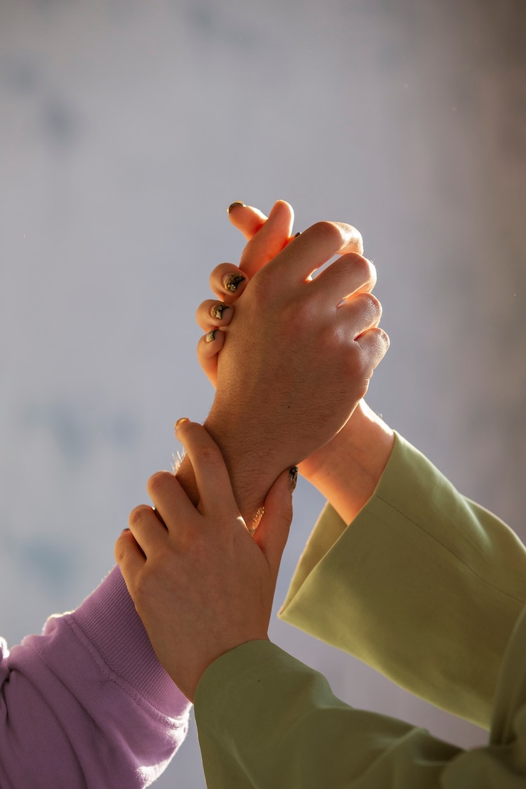 Ücretsiz Fotoğraf people showing hand gestures