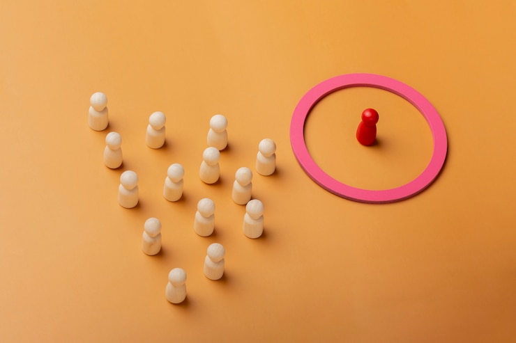 Ücretsiz Fotoğraf protection concept with pawns