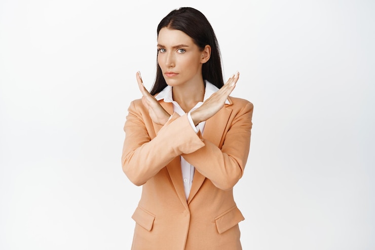 Ücretsiz Fotoğraf serious and concerned corporate woman showing cross gesture stopping you say no standing in suit against white background