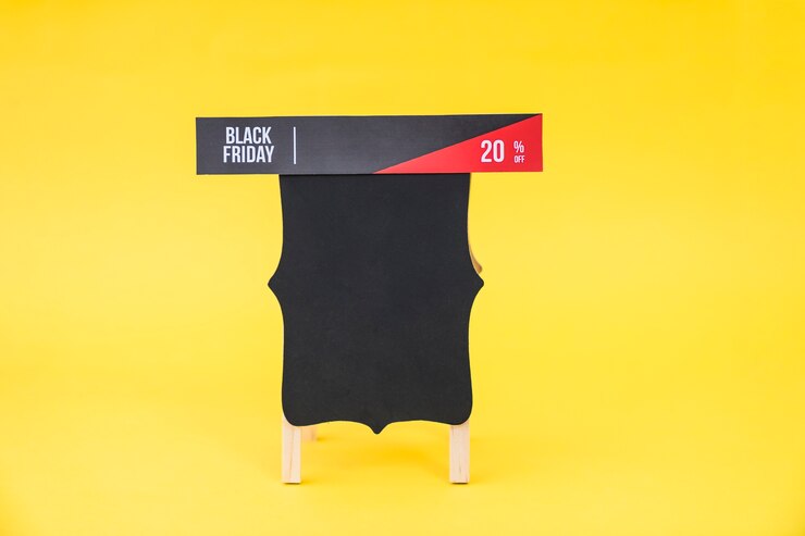 Ücretsiz Fotoğraf tahta üzerinde banner ile black friday indirimleri konsepti