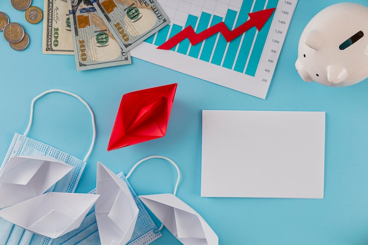 Ücretsiz Fotoğraf top view of business items with growth chart and piggy bank