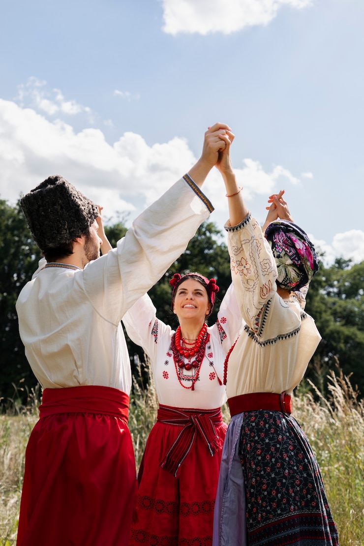 Ücretsiz Fotoğraf young adults wearing folk dance costume
