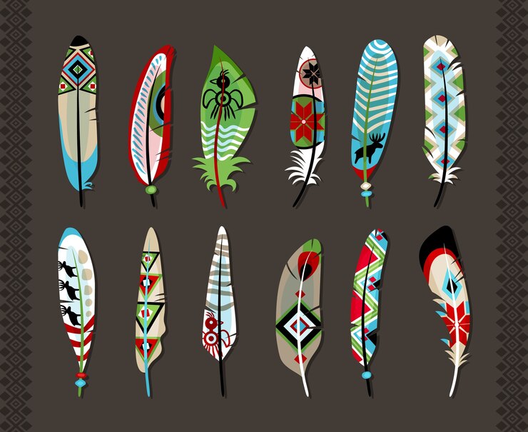 Vecteur gratuit 12 plumes peintes avec un motif ethnique coloré avec des symboles animaux ou des formes géométriques concept d'art primitif et de créativité naturelle sur fond gris avec des bordures décoratives verticales sans soudure