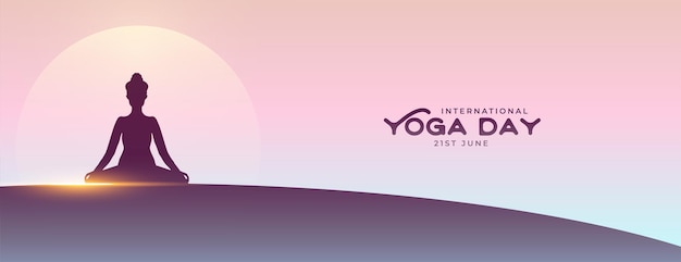 Vecteur gratuit affiche accrocheuse de l'événement happy yoga day pour le bien-être et le calme